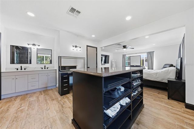 1612 ORANGE AVENUE, Tavares, FL 32778
