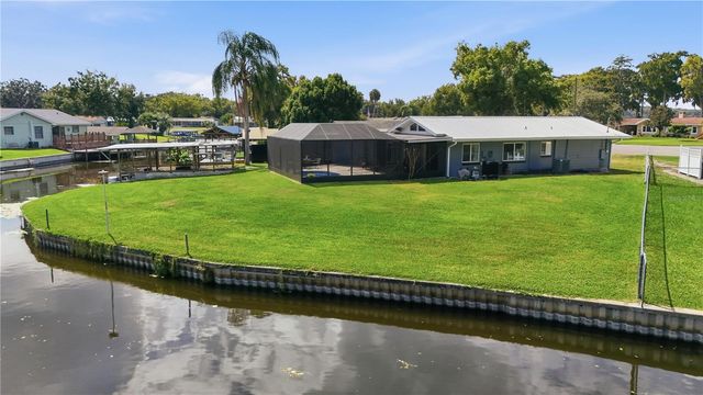 1612 ORANGE AVENUE, Tavares, FL 32778