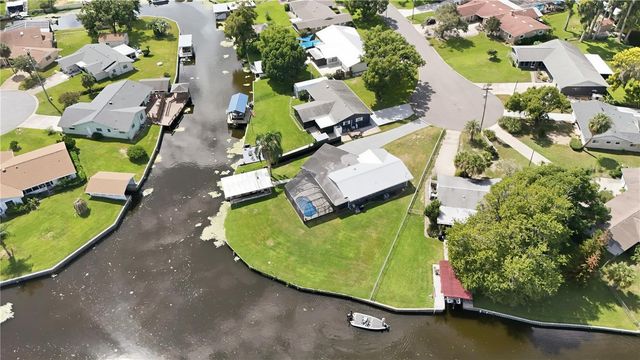 1612 ORANGE AVENUE, Tavares, FL 32778