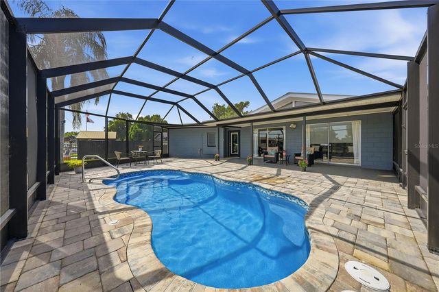 1612 ORANGE AVENUE, Tavares, FL 32778