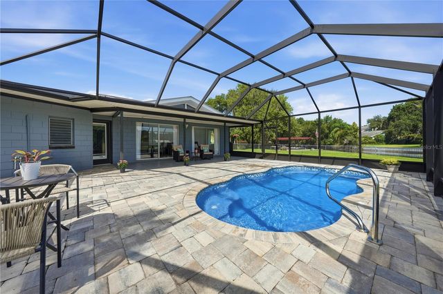 1612 ORANGE AVENUE, Tavares, FL 32778