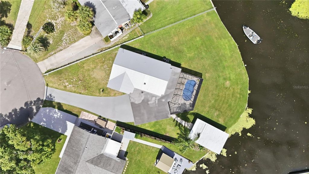 1612 ORANGE AVENUE, Tavares, FL 32778