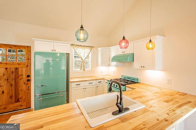 1415 Calhoun Road, Dahlonega, GA 30533