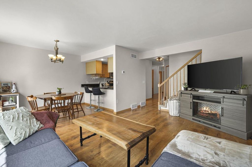 203 Musket Ridge Drive, Sun Prairie, WI 53590