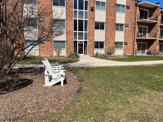9717 S Keeler Avenue 209, Oak Lawn, IL 60453