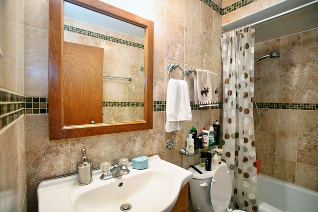 9717 S Keeler Avenue 209, Oak Lawn, IL 60453