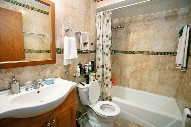 9717 S Keeler Avenue 209, Oak Lawn, IL 60453