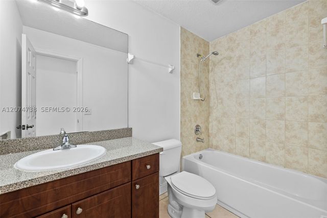 2429 W 78th St 102, Hialeah, FL 33016