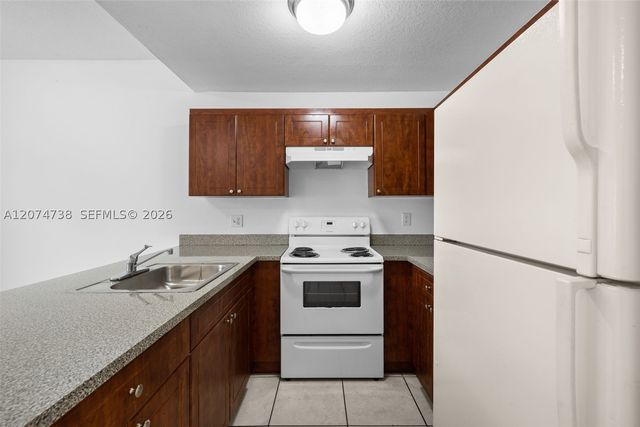 2429 W 78th St 102, Hialeah, FL 33016