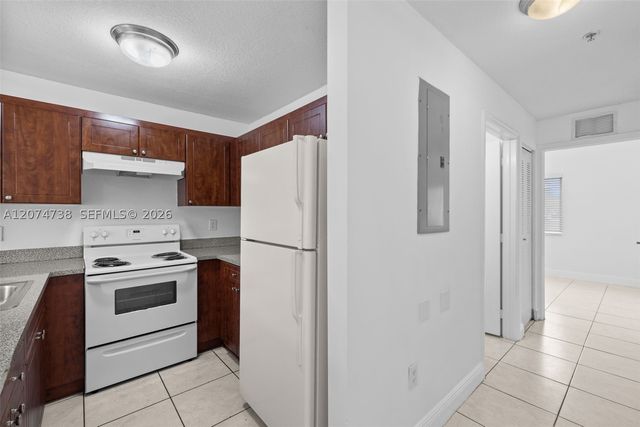 2429 W 78th St 102, Hialeah, FL 33016