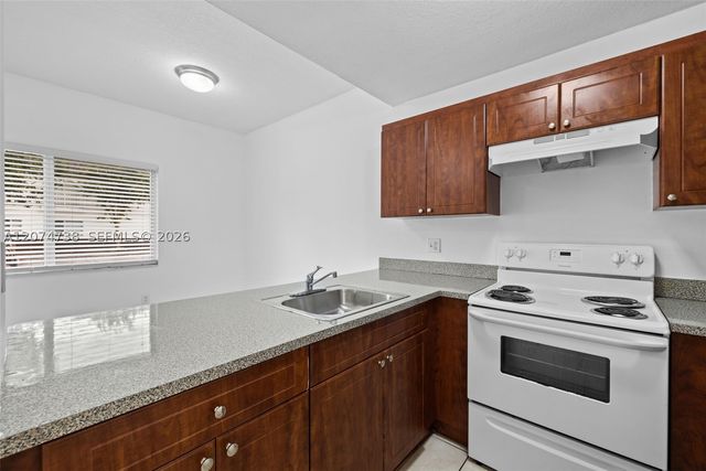 2429 W 78th St 102, Hialeah, FL 33016
