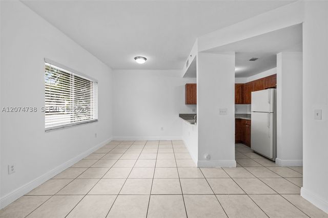 2429 W 78th St 102, Hialeah, FL 33016