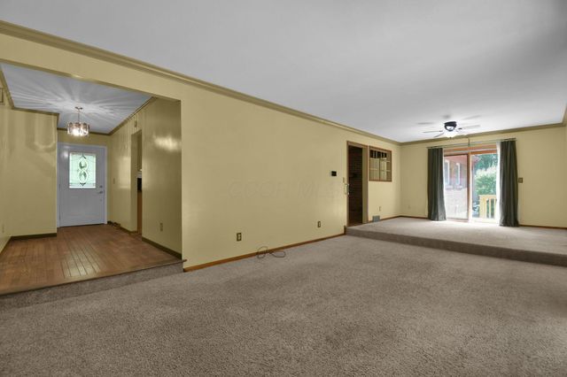 102 Whirlaway Loop SW, Pataskala, OH 43062
