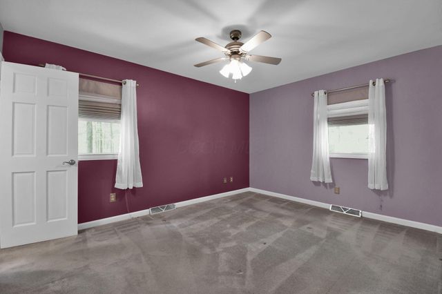 102 Whirlaway Loop SW, Pataskala, OH 43062