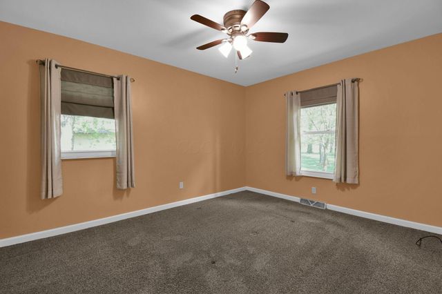 102 Whirlaway Loop SW, Pataskala, OH 43062