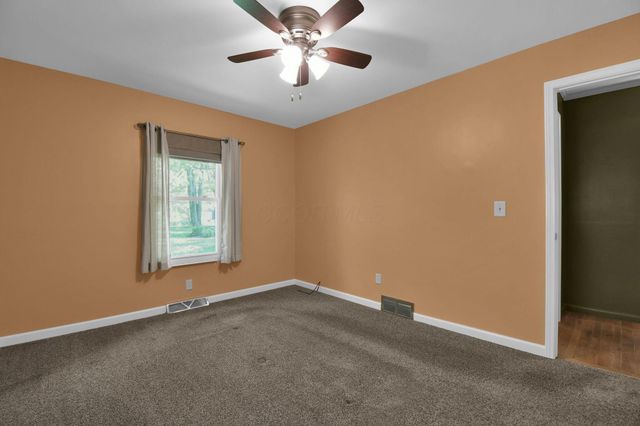 102 Whirlaway Loop SW, Pataskala, OH 43062