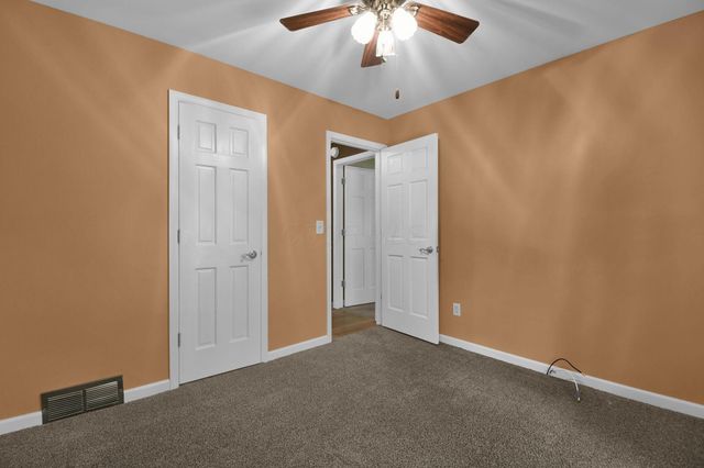 102 Whirlaway Loop SW, Pataskala, OH 43062