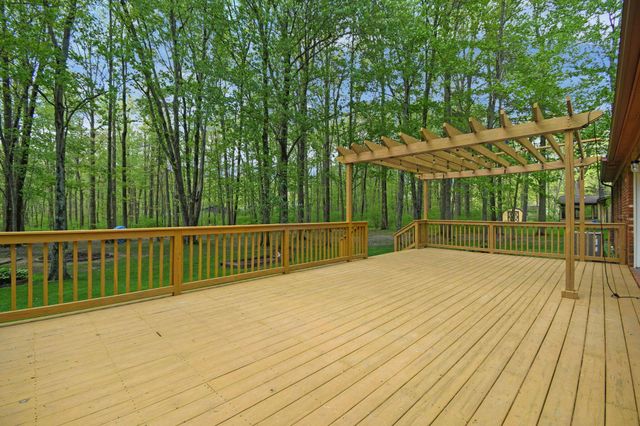 102 Whirlaway Loop SW, Pataskala, OH 43062