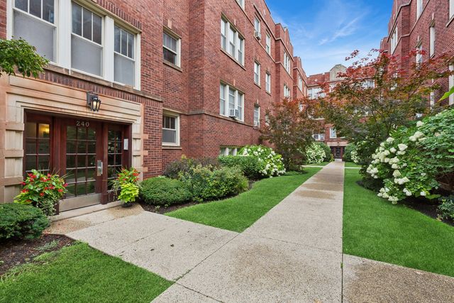 240 S Maple Avenue 3W, Oak Park, IL 60302