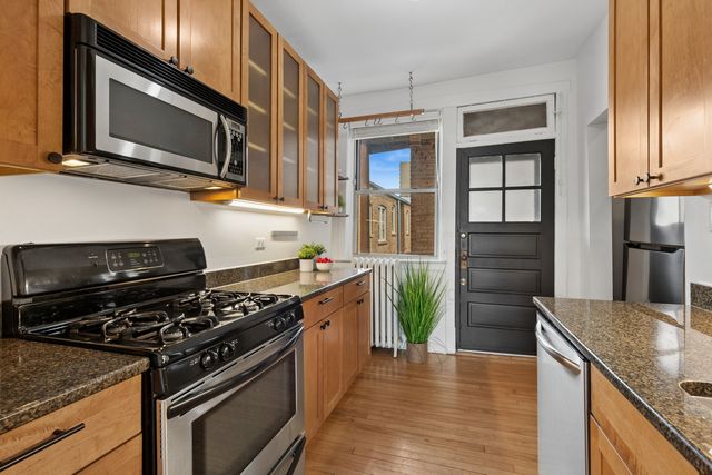 240 S Maple Avenue 3W, Oak Park, IL 60302