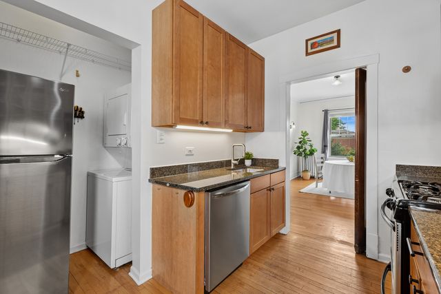 240 S Maple Avenue 3W, Oak Park, IL 60302
