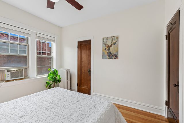 240 S Maple Avenue 3W, Oak Park, IL 60302
