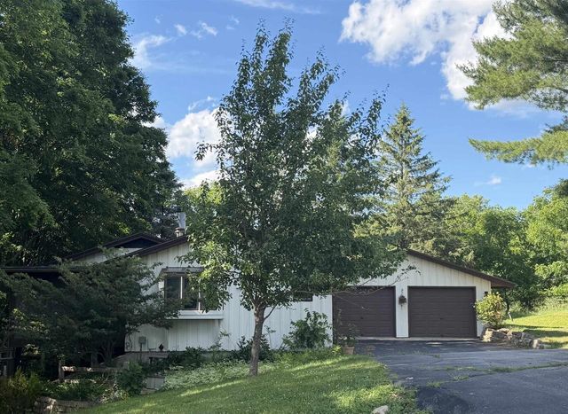 E2672 Remington Drive, La Valle, WI 53941