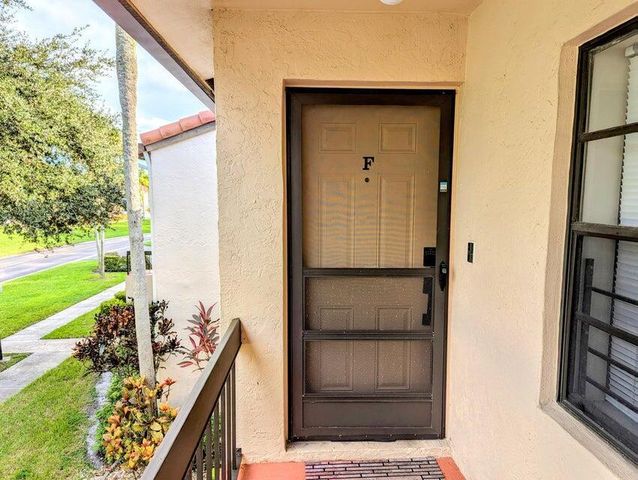 21362 Juego Circle 33f, Boca Raton, FL 33433