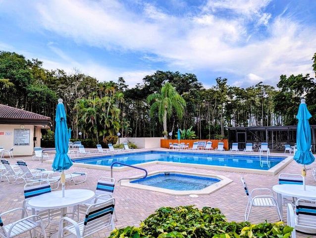 21362 Juego Circle 33f, Boca Raton, FL 33433