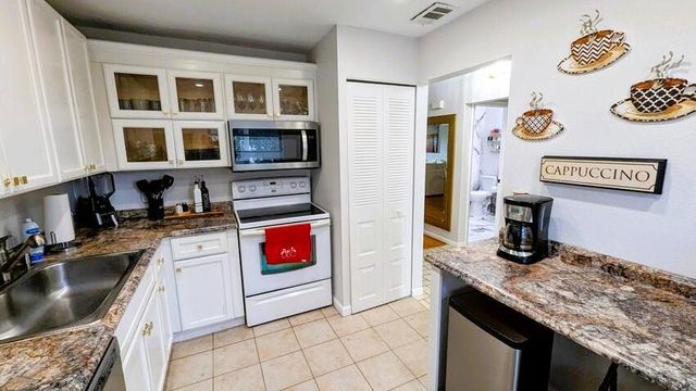 21362 Juego Circle 33f, Boca Raton, FL 33433