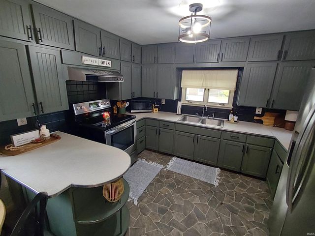 100 S Jackson Street, Millersburg, IN 46543