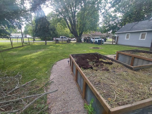 100 S Jackson Street, Millersburg, IN 46543
