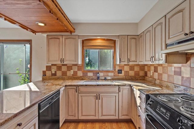 1334 W Paradise COURT, Glendale, WI 53209