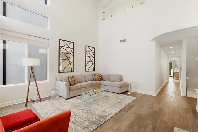 206 2Nd, Huntington Beach, CA 92648