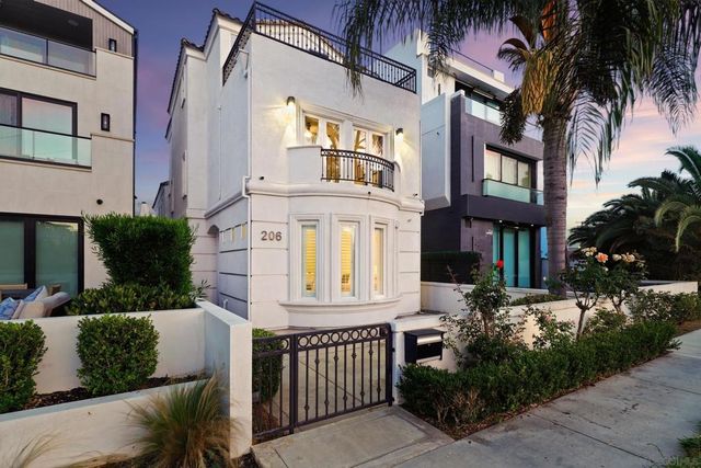 206 2Nd, Huntington Beach, CA 92648