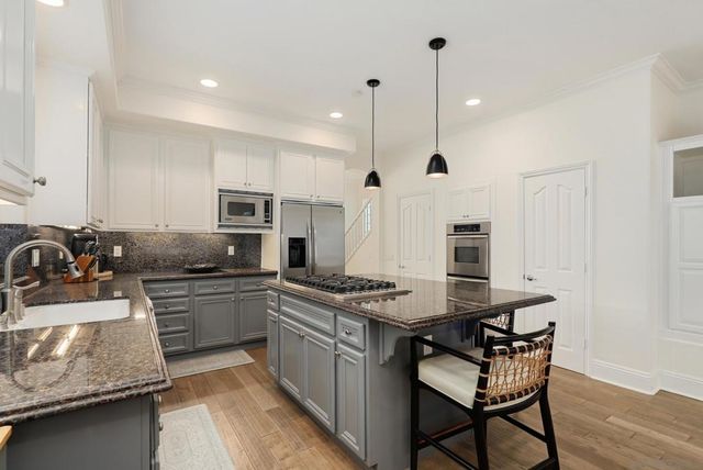 206 2Nd, Huntington Beach, CA 92648
