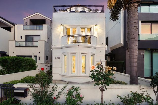 206 2Nd, Huntington Beach, CA 92648