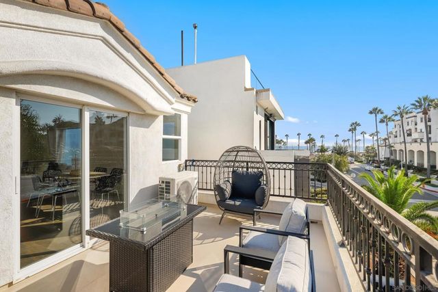 206 2Nd, Huntington Beach, CA 92648