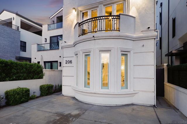 206 2Nd, Huntington Beach, CA 92648
