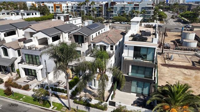206 2Nd, Huntington Beach, CA 92648