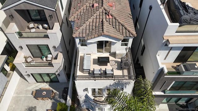206 2Nd, Huntington Beach, CA 92648