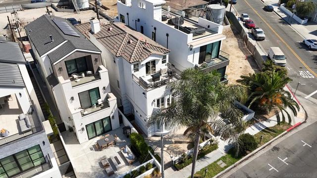 206 2Nd, Huntington Beach, CA 92648