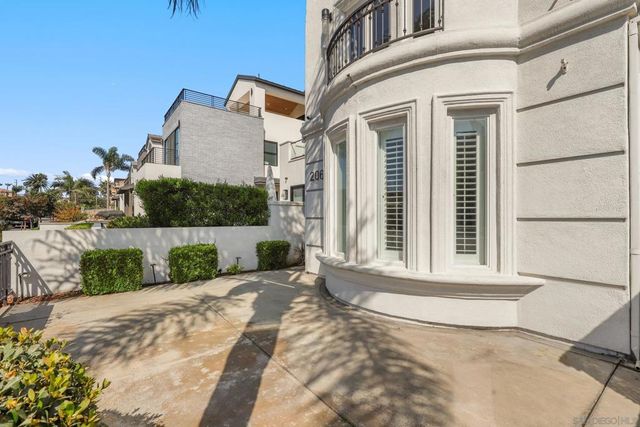 206 2Nd, Huntington Beach, CA 92648