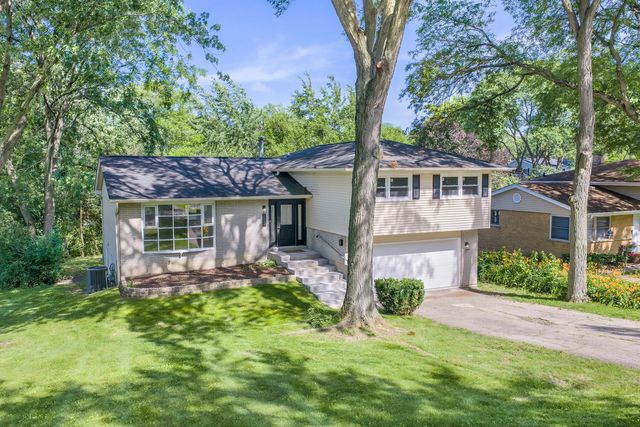 123 Kainer Avenue, Barrington, IL 60010