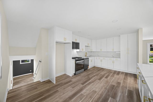 123 Kainer Avenue, Barrington, IL 60010