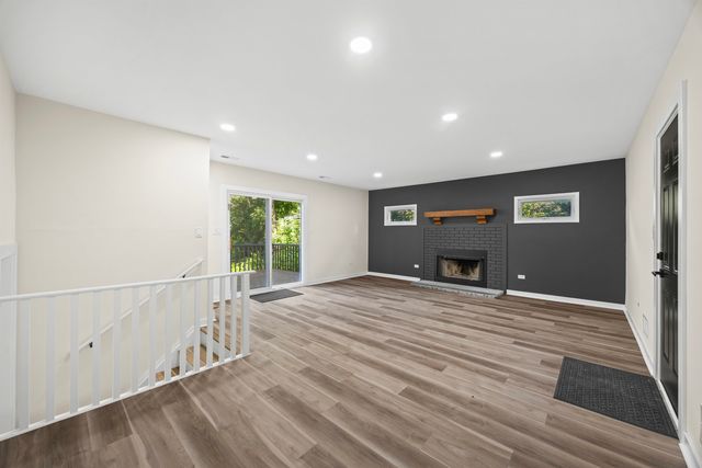 123 Kainer Avenue, Barrington, IL 60010