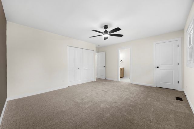 123 Kainer Avenue, Barrington, IL 60010