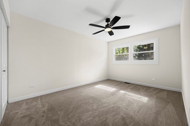 123 Kainer Avenue, Barrington, IL 60010
