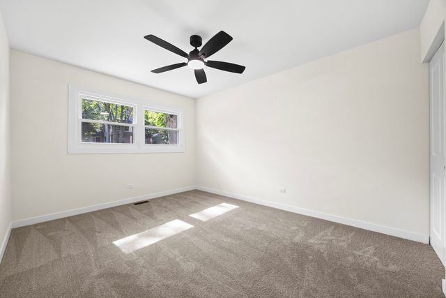 123 Kainer Avenue, Barrington, IL 60010