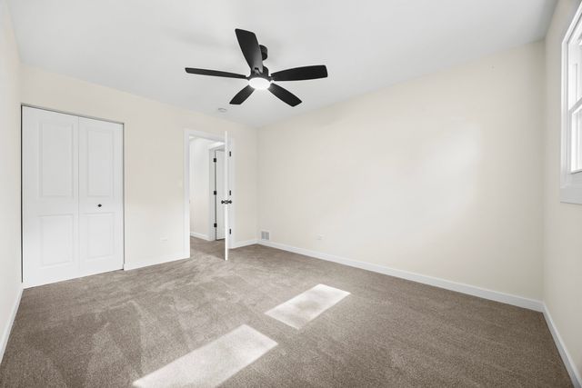 123 Kainer Avenue, Barrington, IL 60010